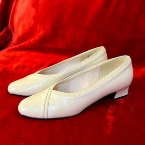 Soft Style Hush Puppies Pumps Cream Women’s 9M